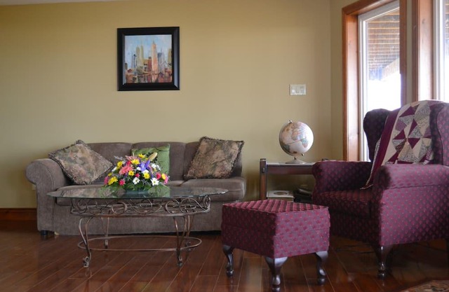 Nautical Retreat & Rentals-Beautiful Bayfield Apartment