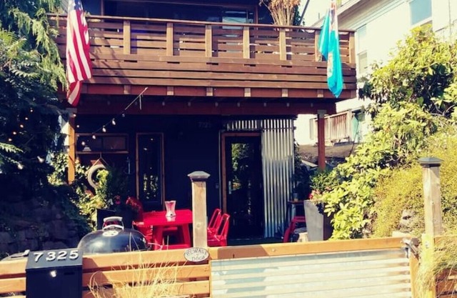 Nautical Theme, Clean, Romantic, Fire Pit, 420 & small pet friendly,near dining