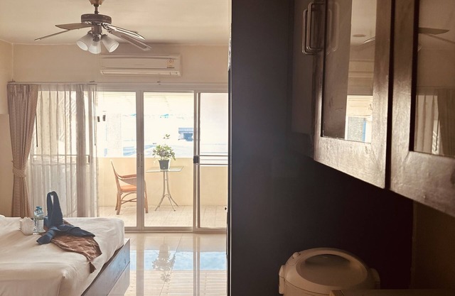 Navanakorn Aomsin Hotel near Big C Super