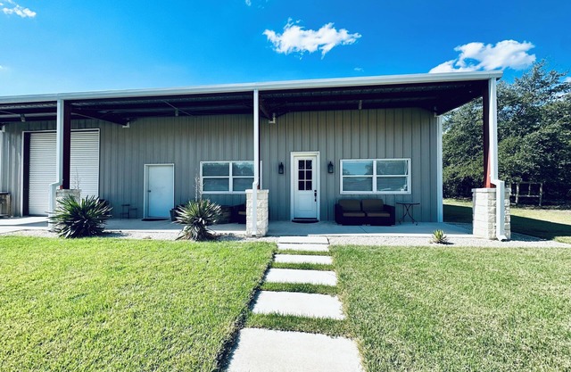 Near Chandelier of Gruene, Downtown & Whitewater – Game Room, Fire Pit & More!