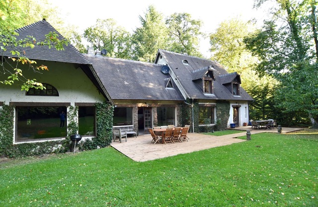 Near Deauville Family House