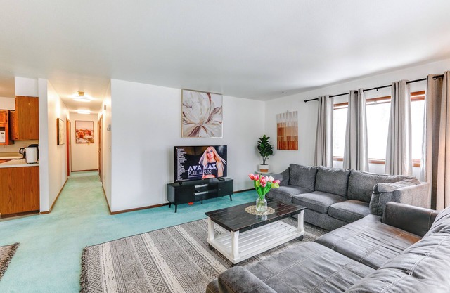 Near Dtwn & Pioneer Park: Fairbanks Home w/Deck!