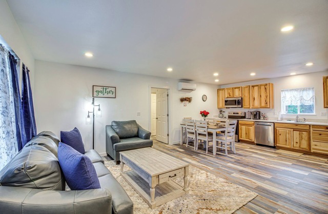 Near Ocean: 'Home Away From Home' in Gold Beach