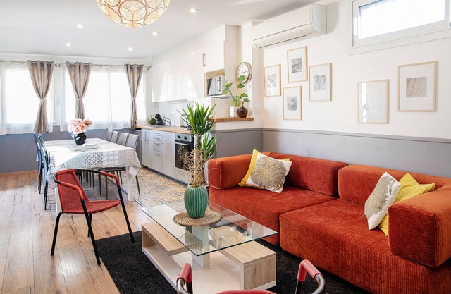 Near Paris/6 bedrooms/5 bathrooms/metro 7/14 pax