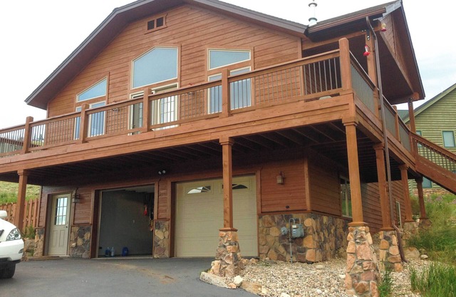 Near Sol Vista & Granby Ranch 4 BR/3 BA. Fits 2 families. Pristine!