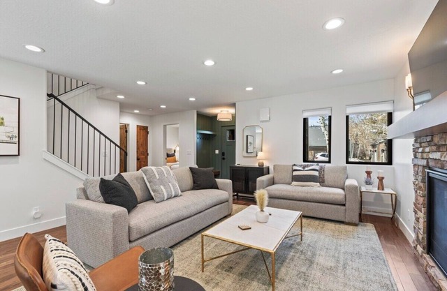 Near the Cabriolet, Brand New Remodel + Hot Tub!