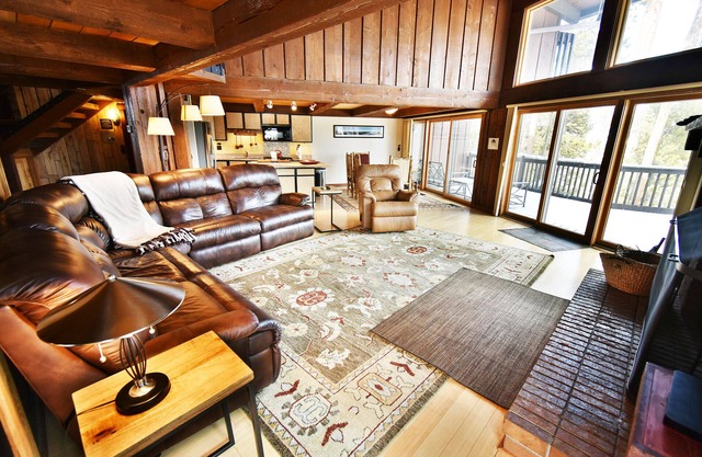Near Trails! Big Deck! Easy Drive to Dining, Events, Activities, Weddings