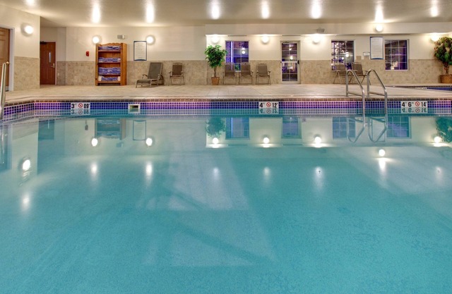 Near Zoo | Indoor Pool + Hot Tub + Free Breakfast