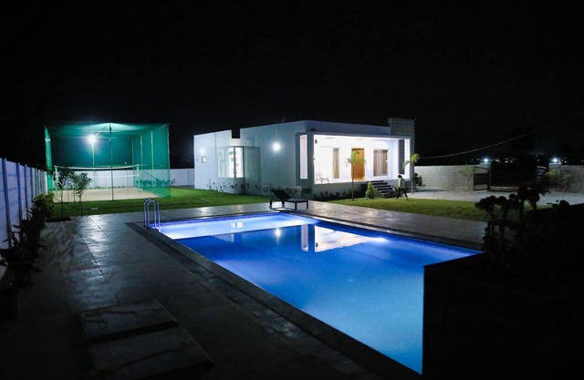 Neo Farm House with Pool, Beach Volley Ball & 5Beds(A/C)