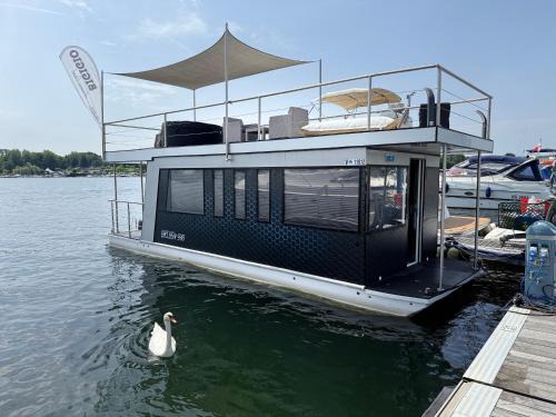 NEON Bigigio House Boat