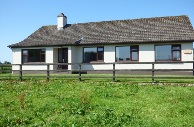 NEPHIN VIEW, pet friendly, with a garden in Ballina, County Mayo