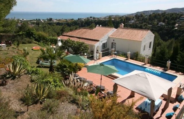 Nerja: Beautiful villa with private pool, garden and stunning views