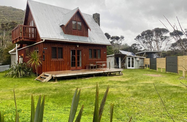 nEscape to paradise with our exclusive holiday home . your slice of paradise!