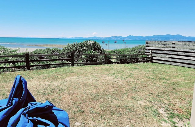Nestled in the heart of Tasman, this lovely cabin is located at the scenic Kina Peninsula