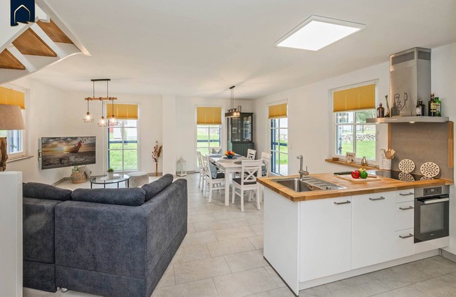 Neu Errichtetes Ferienhaus in Ruhiger Wohngegend mit Parkplatz, Sauna und Wlan