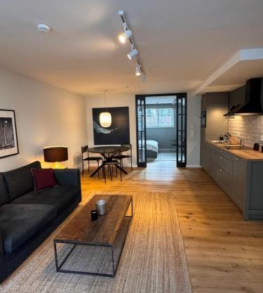 Neue 2 Zimmer Wohnung im Grünen mit Terrasse und Platz