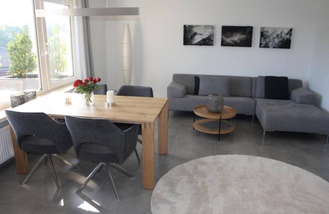 Neue Ferienwohnung, Sehr Modern, Ruhig Gelegen, Grosse Terrasse, Viel Komfort!