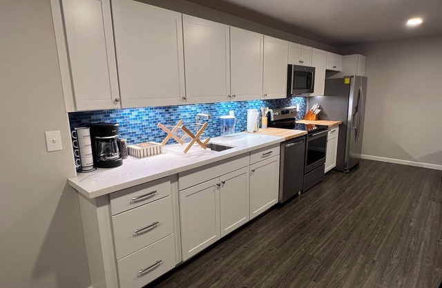 New 2-bedroom Apt on 2.5 forested acres close to airport, downtown, and trails.