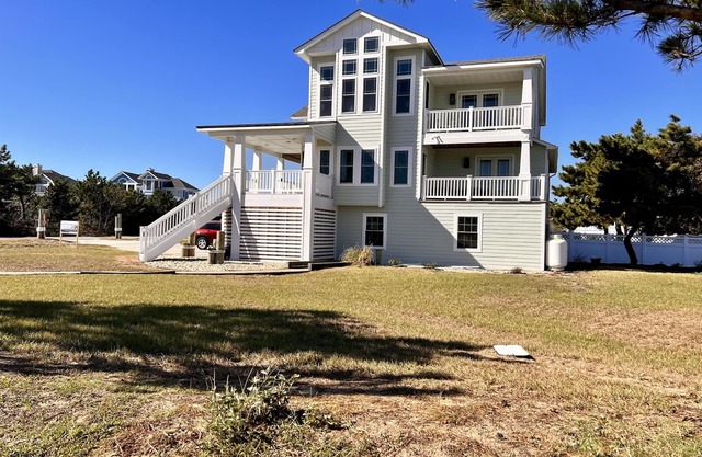 *NEW -25ft to Beach, 2br. Oceanviews.Pool.Hot Tub