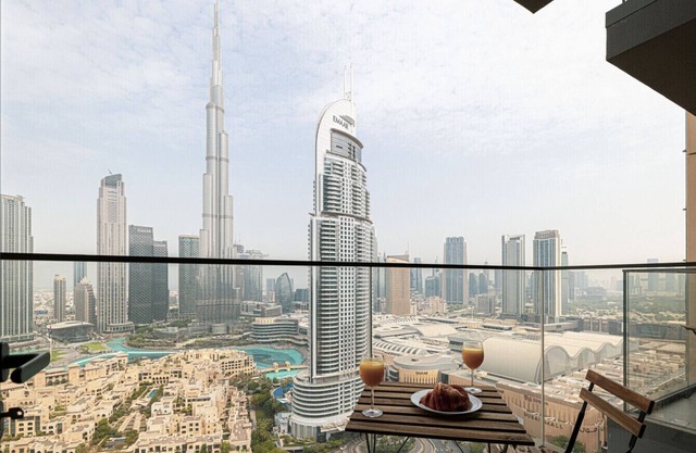New 2B | Burj Khalifa | Dubai Mall | 2 Pools | Gym
