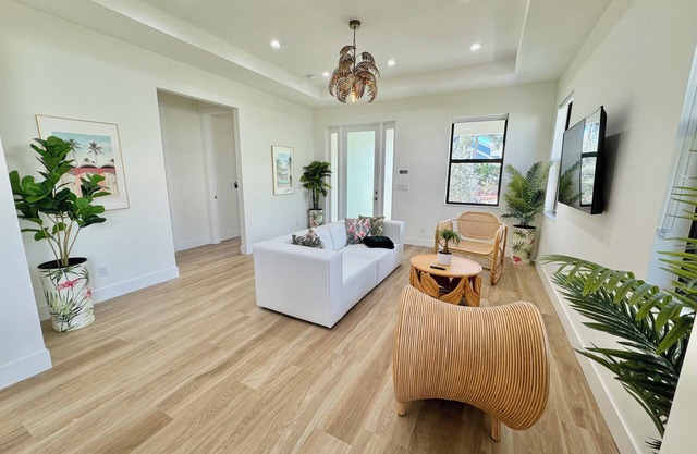 NEW 2BR 2BA Modern Palm Beach Cottage