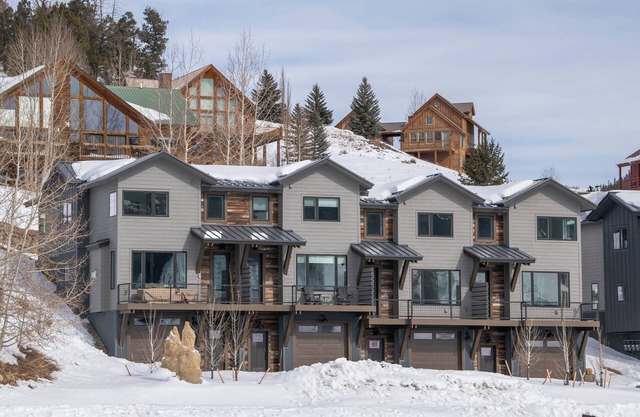 NEW 3BR/3BA Townhome w/Mountain Views, Heated Garage with Walk to Brewery - CB2