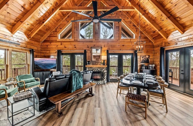 New! 4BR w/Stunning Views! Hot Tub*Game Room*Quiet