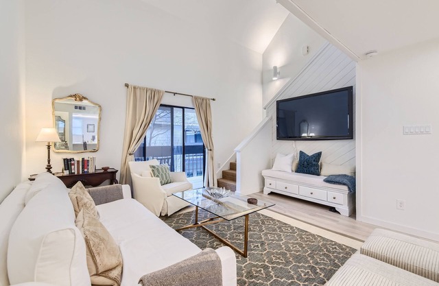 New! 5 mins to Dt | 30 day Rental | Tarrytown!