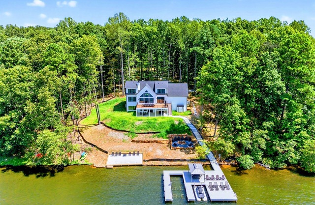 NEW 5BR Lakefront Lake Anna, Beach, Dock, Views