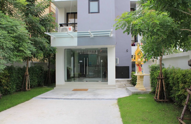 New and Modern Studio 24-1