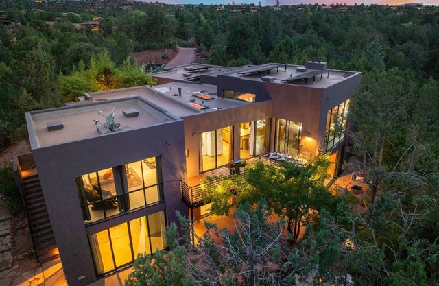 NEW! Bella Vista Private I Spa I Game Rm I Rock View I Trail Access I Sleeps 16!