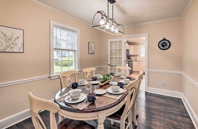 New Bern Retreat w/Fire Pit ~ 1 Mi to Dtwn!