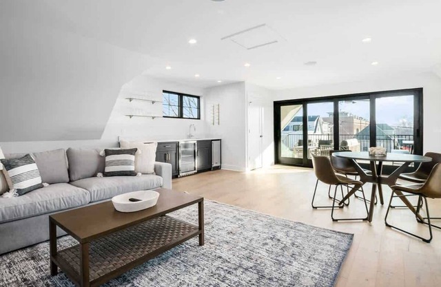 NEW BUILD Short North Home w/Rooftop Terrace!