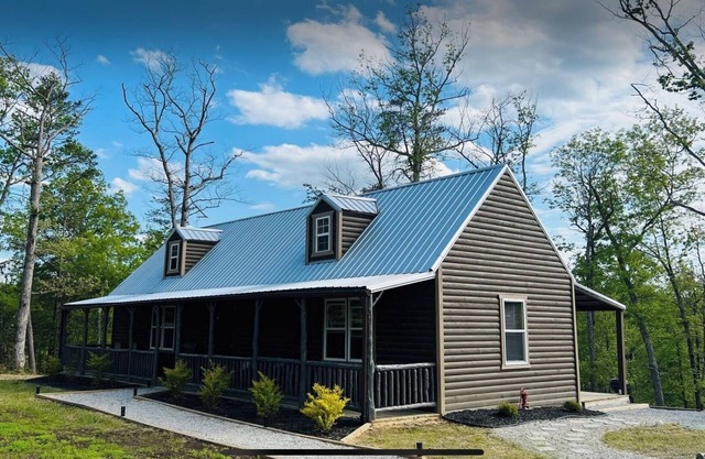 New cabin near Red River Gorge, fire pit, walk to hiking