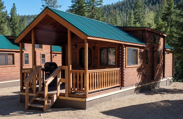 New Cabins in the Mountains, Walk to Lake, Pet Friendly, Closet to Lake Granby!