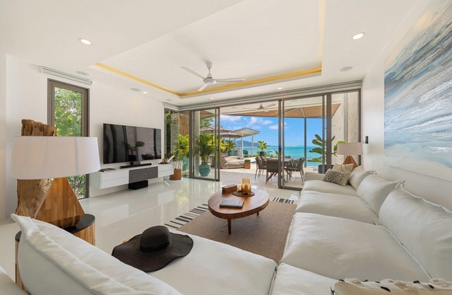 NEW! CARPE DIEM - Perfect Sunset and Beachside Panorama, 200m walk to the Beach