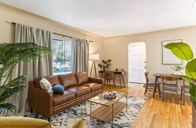 "NEW" Centrally Located Mid-Mod Comfort-Near Anschutz