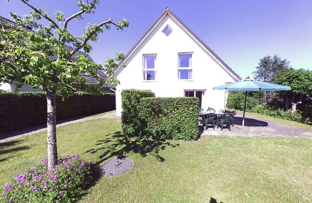 New, comfortable vacation home close to the beach