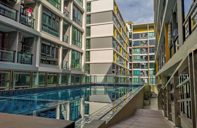 New Condo Pool & Gym near Fashion Island Mall