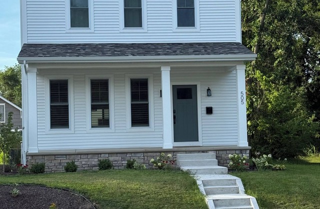 New construction 4 BR 4.5 bath less than a mile from Notre Dame and Eddy St