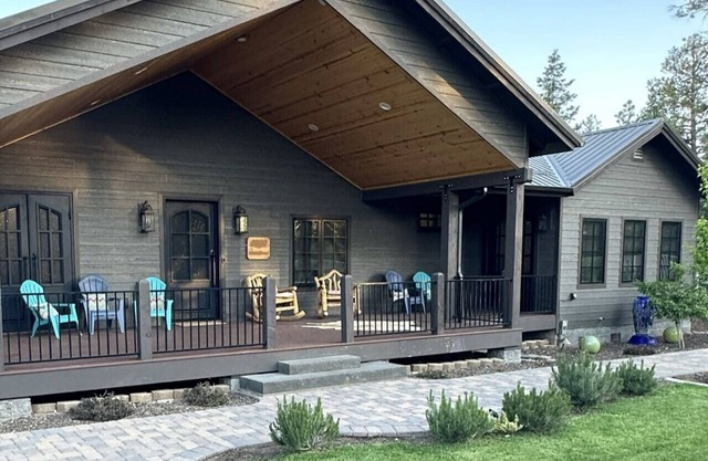 NEW! Cozy-Modern Family Cabin - Retreat on the Rim