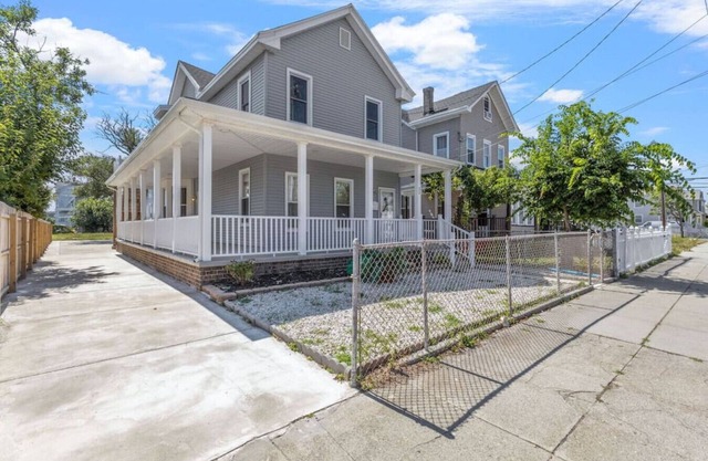 NEW Duplex 6BR/4BA Ranch Style House