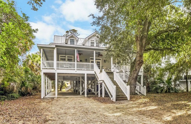 New! Edisto Beach Sea Suite Escape-Golf Views, Large Porch, Close to beach