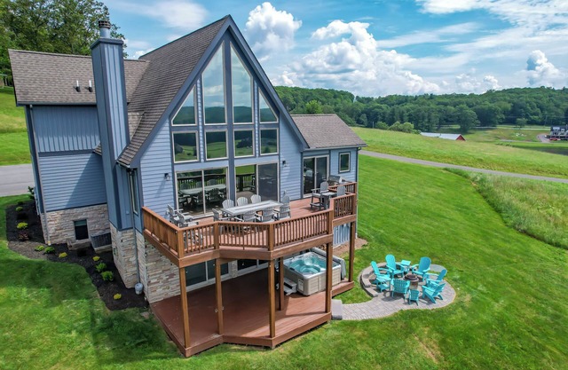 New: Free golf, tennis, lake access and more!