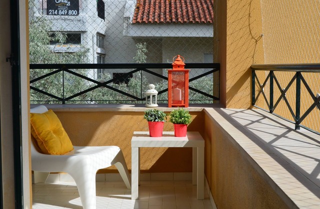 New, full of light, centre of Cascais, 3 bedrooms, 3 toilets, A/C, up to 8 guests