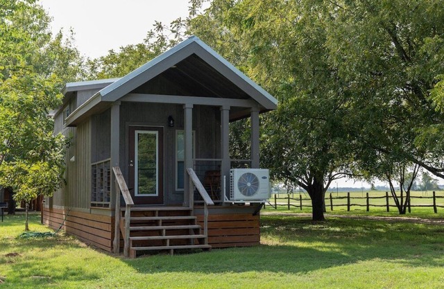 New! Gardenia Cabin- Snuggle by the Campfire.