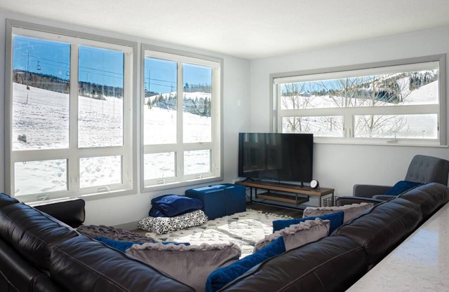 NEW! Granby Ranch Lookout - 3bd/2ba Ski-in/out Luxury Slope-facing Mountainside Condo