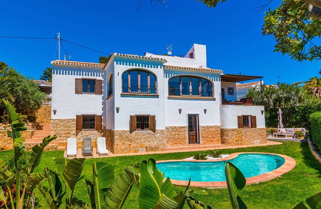 New! Great location. Walk to the beach. Discover your home from home.