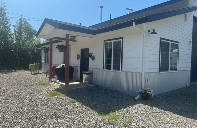 NEW guesthouse with lots of amenities & close to town