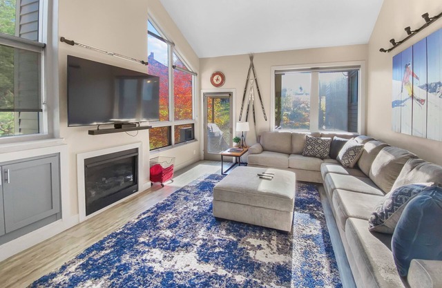 New! Hidden Haven at Canyons! Close to Slopes! Clubhouse w/Pools and Hot Tubs!